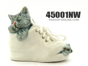 45001NW White Cat in Shoe No.1