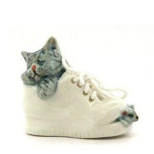 45001NW White Cat in Shoe No.1
