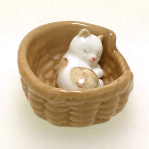 07500CC Ceramic Cat in Basket, Brown