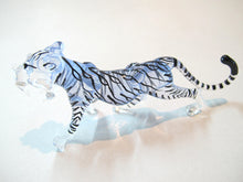 Load image into Gallery viewer, GTUG04S Glass White Tiger S
